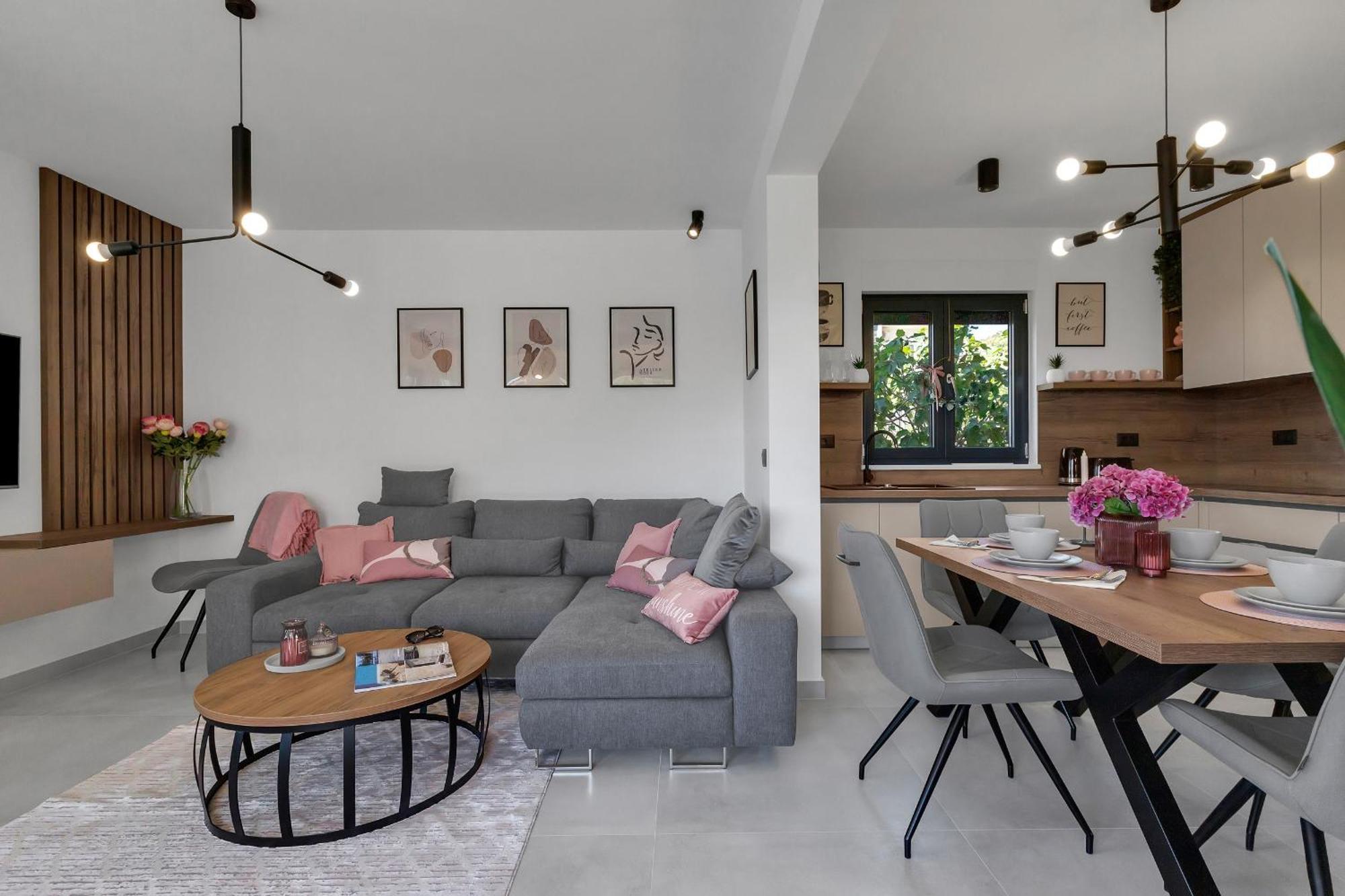 Villa Bomada Тучепи Экстерьер фото